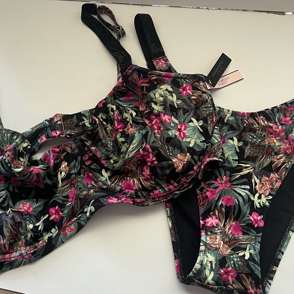 VICTORIA SECRET NWT Shine Strap Wicked Swim Top & NWOT Brazilian Swim Bottom